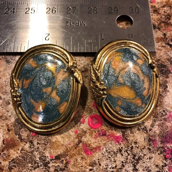 Berell Women Clip On Earrings - Picture 2 of 5